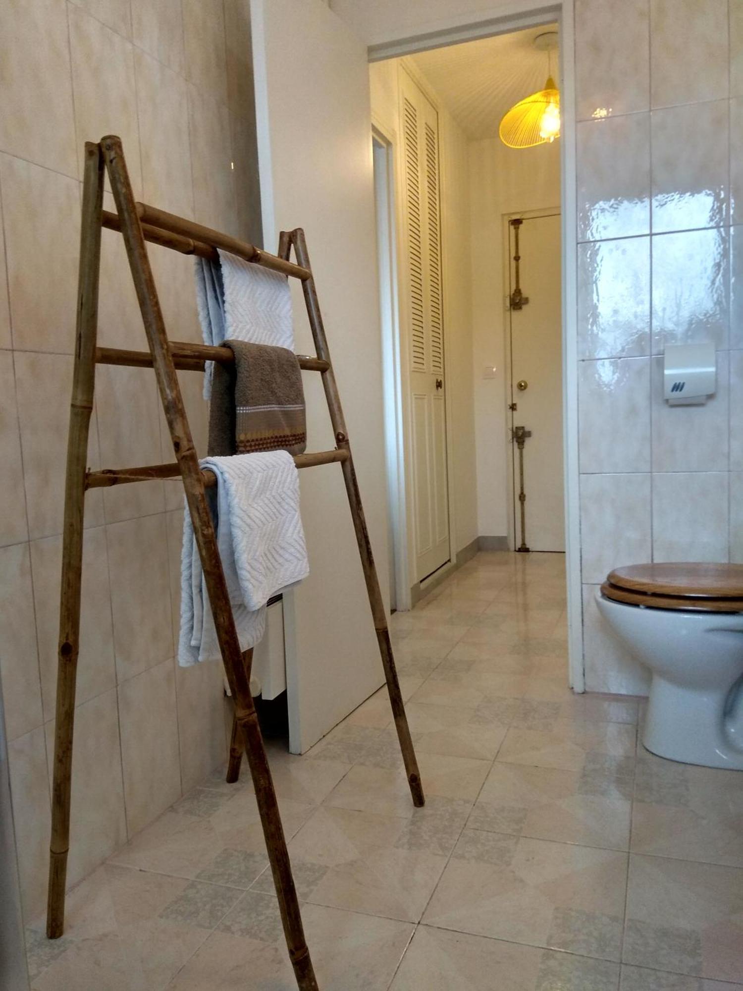 Budget Apart With Balcony And Great View Saint-Denis  Eksteriør billede